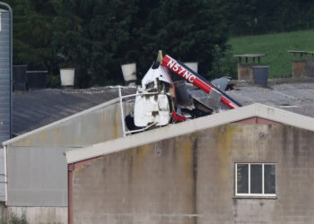 Un elicopter s-a ciocnit de o clădire într-o localitate din Irlanda. Sunt mai multe victime