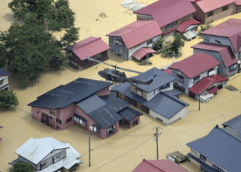 Ploi în Japonia: Cel puţin 2 morţi şi 4.000 de persoane evacuate