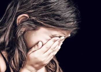 Насиловал 6-летнюю дочь и заставлял вместе смотреть порнографию. Суд вынес наказание отцу, который 5 лет издевался над ребенком