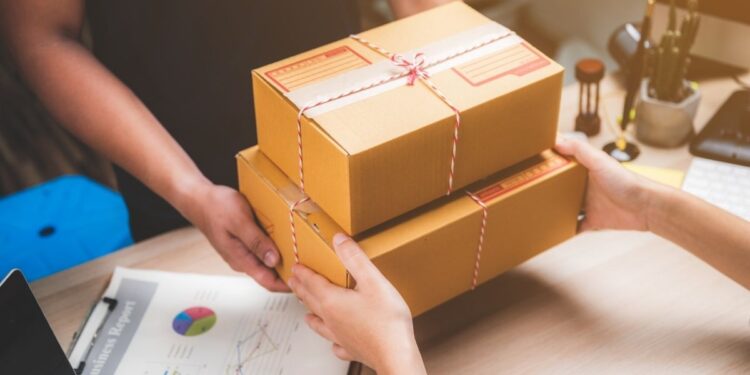 Prin intermediul deputaților din Parlament, Blocul „Victorie” a cerut menținerea posibilității pentru diasporă de a trimite colete în Moldova