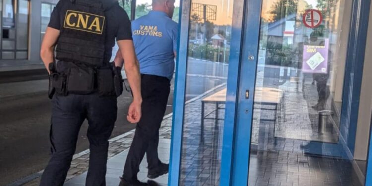 Cei patru vameși de la postul Leușeni, reținuți pentru acte de corupție, trimiși în arest la domiciliu