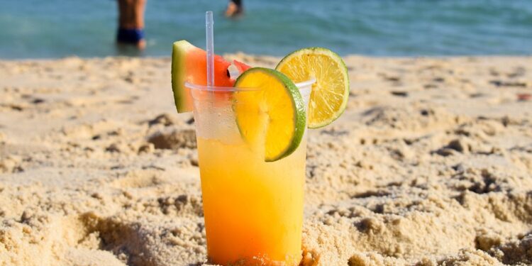 Doi turiști au fost îngroziți când au primit o notă de plată de 811 euro pentru 2 băuturi, la un restaurant de pe o insulă grecească