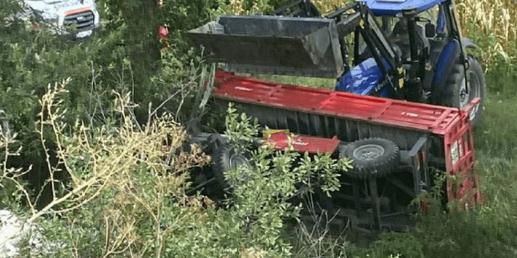 Accident fatal la Orhei: Doi muncitori de la salubrizare au decedat, după ce remorca în care se aflau s-a decuplat și a derapat de pe traseu