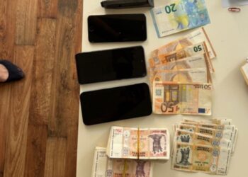 Doi bărbați din capitală sunt cercetați de CNA într-un dosar de trafic de influență. Suma mitei pretinse este de 2600 de euro