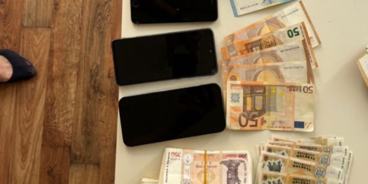 Doi bărbați din capitală sunt cercetați de CNA într-un dosar de trafic de influență. Suma mitei pretinse este de 2600 de euro