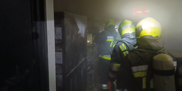 Incendiu la „Arena Chișinău”. Patru echipe de pompieri au intervenit pentru lichidarea focului