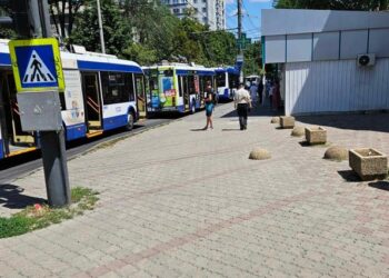 Circulația mai multor troleibuze din capitală a fost afectată de o pană de curent