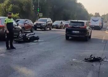 Accident matinal în capitală. Un motociclist, transportat la spital