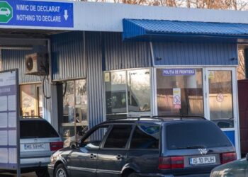 Țigări ascunse într-un microbuz, confiscate la PTF Stânca. Un moldovean, documentat de autoritățile române