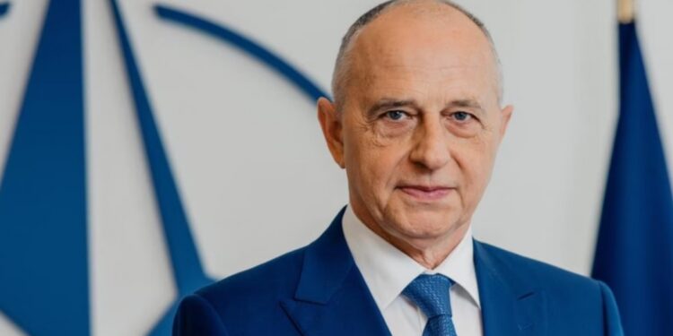 Mircea Geoană, acuzat că și-a plagiat teza de doctorat. În 72 din cele 279 de pagini a preluat informații din rapoarte semnate de doi președinți americani