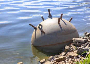 Plajele de la Marea Neagră, în pericol din cauza minelor marine. Peste 100 au fost descoperite în larg în ultima perioadă