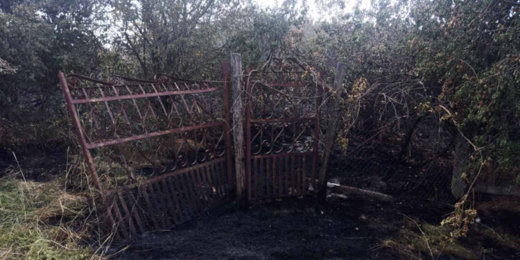 Incendiu grav la Cantemir: Mai multe case, mistuite de flăcări. Cadavrul carbonizat al unui bărbat, depistat de pompieri