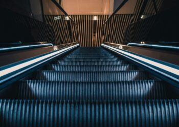 В Кишиневе в торговом центре ребенка «зажевал» эскалатор? Администрация ТЦ опровергла появившуюся в сети информацию