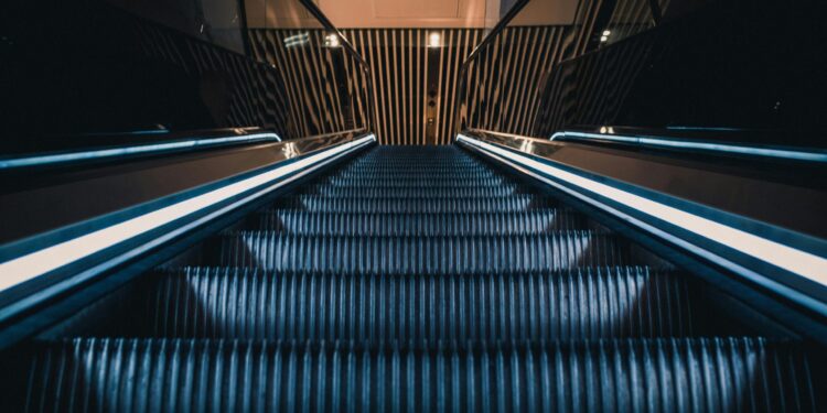 В Кишиневе в торговом центре ребенка «зажевал» эскалатор? Администрация ТЦ опровергла появившуюся в сети информацию