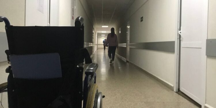 В США пятилетний ребенок умер от перегрева, после того как его на семь часов оставили в закрытой машине. Его приемную мать арестовали