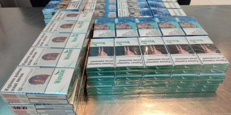 Bagaj ticsit cu țigări. 230 de pachete de țigări, depistate la un pasager al rutei „Chișinău-Tel Aviv”