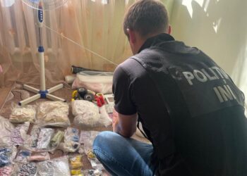 Droguri de peste 4 milioane de lei, ridicate de ofițerii Antidrog a INI. Suspectul – reținut și plasat în arest