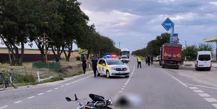 Grav accident la Comrat: Un minor aflat la ghidonul unei motociclete a murit
