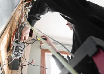 Tragedie la Ialoveni: Un muncitor a decedat electrocutat, în timp ce încerca să repare un ascensor, în subsolul spitalului