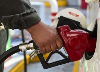 Cât vor achita șoferii pentru un litru de benzină și motorină în aceste weekend