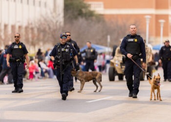 В штате Висконсин в США недалеко от места проведения съезда Республиканской партии полицейский застрелил человека