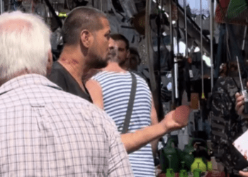 Не в первый раз: мужчина порезал вены на Piața Centrală