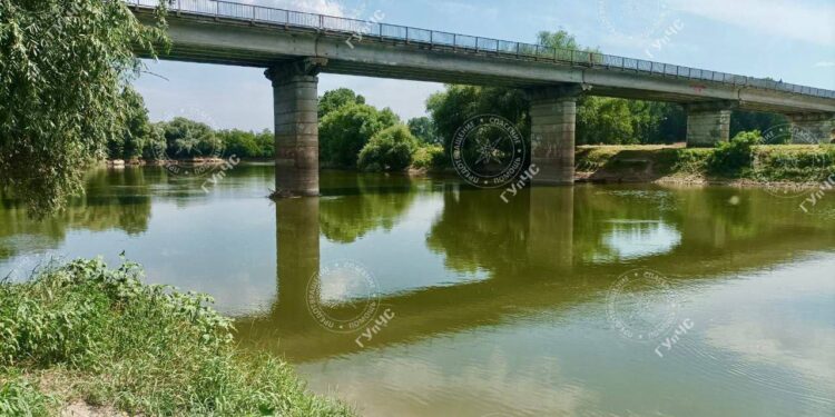 Выпил и пошел купаться: водолазы ищут утонувшего в реке мужчину