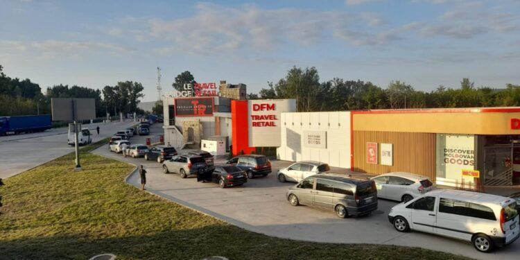 Пограничники предупредили об очередях на выезде из Молдовы. Какие КПП самые загруженные?