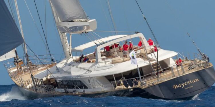 Слишком дорого поднимать: утонувшая в Италии яхта британского миллионера останется на дне