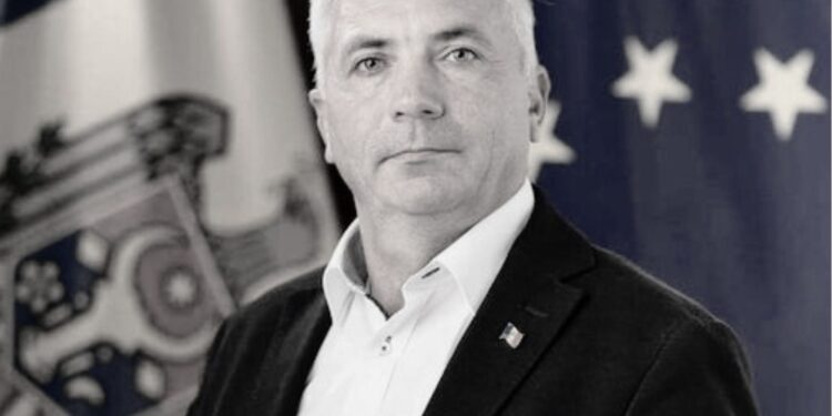 Депутат от PAS Юрий Пэсат умер от анафилактического шока после укуса осы