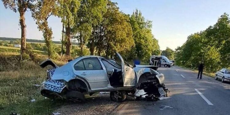 Grav accident, la Edineț. O fată a murit, iar un tânăr se zbate între viață și moarte la spital