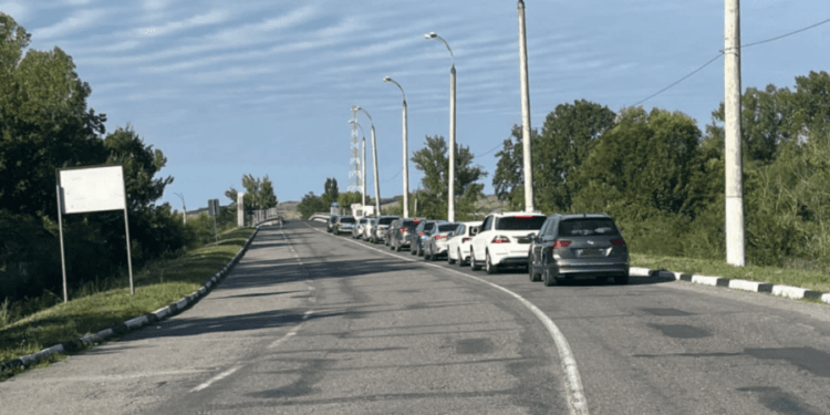 Trafic intensiv la frontiera moldo-română. Șapte benzi, deschise spre circulație