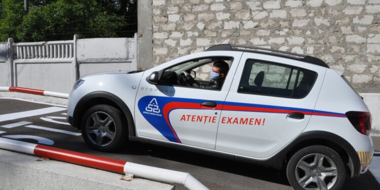 Обещали за деньги помочь получить водительские права. В Хыншештах двоих человек оштрафовали на 400 тыс. леев за извлечение выгоды из влияния
