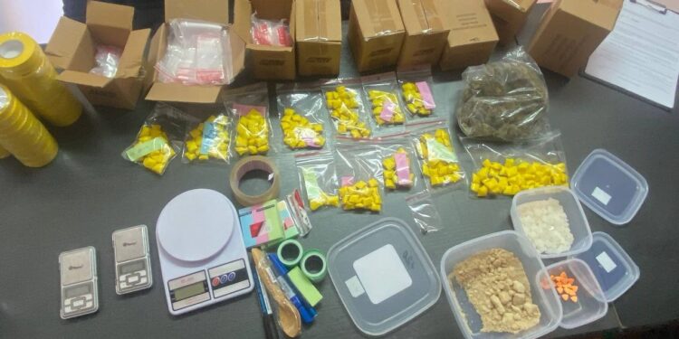 Изъяты наркотики на миллион леев: четыре человека задержаны