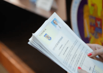 De la 1 septembrie, cei care primesc cetăţenia română vor avea un card de cetăţenie: Precizările autorităților