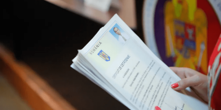 De la 1 septembrie, cei care primesc cetăţenia română vor avea un card de cetăţenie: Precizările autorităților