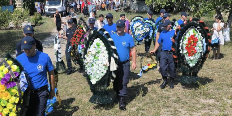 Pompierul decedat în timpul unei misiuni, la Florești, condus astăzi pe ultimul drum