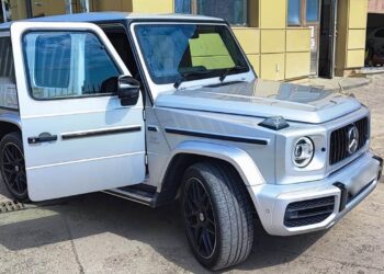 Venea în Moldova cu un bolid de 150 000 euro, dar a rămas fără el la vamă: Mașina de lux era furată din Marea Britanie