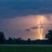 Meteorologii prognozează averse cu descărcări electrice în partea de nord a țării