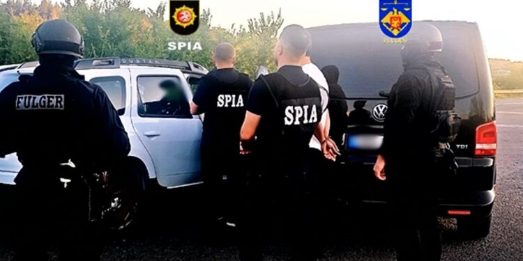 Doi angajați ai IP Ialoveni reținuți de SPIA și PCCOCS pentru trafic de influență
