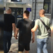 Au lăsat o bătrână fără 17.000 de euro: Doi bărbați- plasați în arest pentru implicarea în escrocherie cu schema „ruda implicată în accidentul rutier”