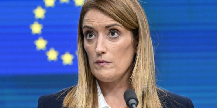 Preşedinta Parlamentului European, Roberta Metsola, este acuzată de nepotism, după ce şi-a numit cumnatul şef de cabinet