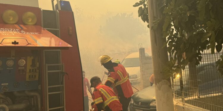 Pompierii moldoveni, își continuă munca în Grecia: Au scos din flăcări 3 persoane