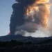 Вулкан Этна снова проснулся: рейсы в аэропорту Катании нарушены