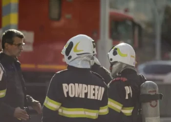 Un vapor a luat foc în șantierul naval Midia, România: Pompierii intervin pentru salvarea a patru persoane despre care există temeri că au fost surprinse la interior