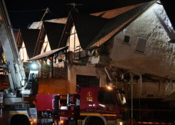 Nouă persoane prinse sub dărâmături, după ce un hotel s-a prăbușit în Germania