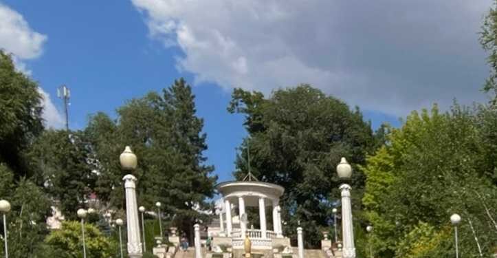 Подростки искупались в воде каскадной лестницы в Кишиневе