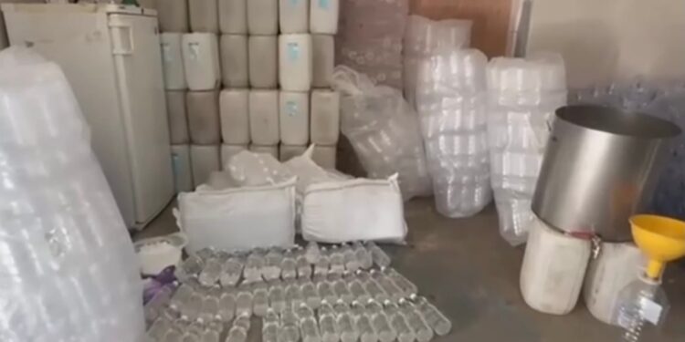 Peste 2 tone de alcool etilic fără acte, ridicate de polițiștii capitalei