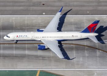 Roata unui Boeing 757 a explodat pe aeroportul din Atlanta. Doi angajați ai unei companii aeriene au murit și unul a fost rănit