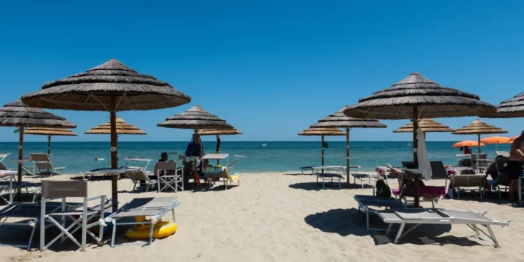 „O scenă apocaliptică”. Turiști loviți de fulger pe o plajă aglomerată